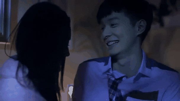 年轻夫妻把小孩哄睡后开监控:只为时刻关注孩子动态