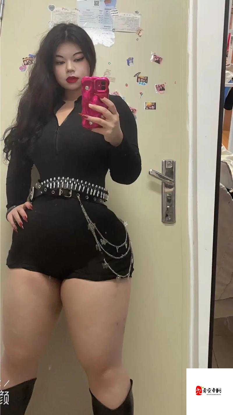 澳大利亚少妇 BBw:丰满魅力,触动心灵