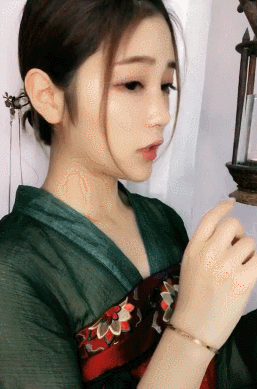 粉嫩逼偷拍:私密画面引发的争议与关注