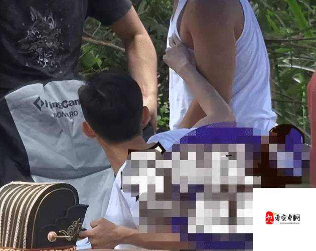白袜体育生 Gay 私密自慰时刻:汗水与欲望的交融