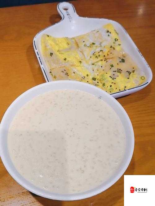 男女一起努力做豆浆的乐趣:共同创造美好早餐体验