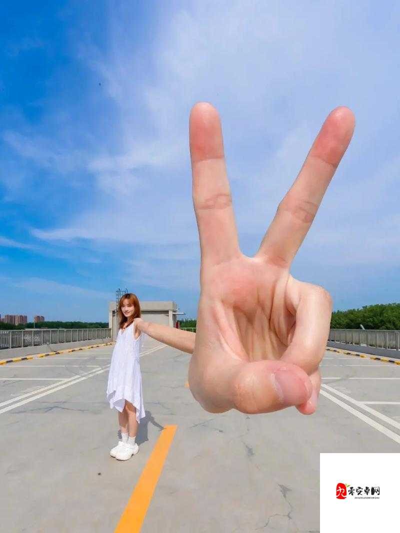 扣 B 标准手势:一种独特且引人注目的手部表达方式
