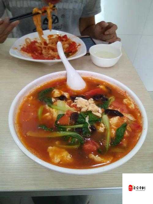 好兄弟当我面给我老婆夹菜,是何居心?