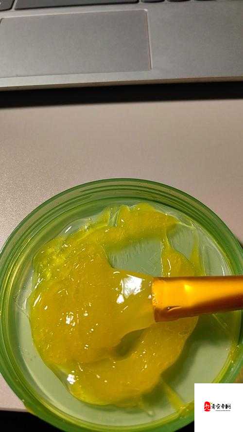 一种令人兴奋的新奇体验:面膜上边面膜下边舔 B