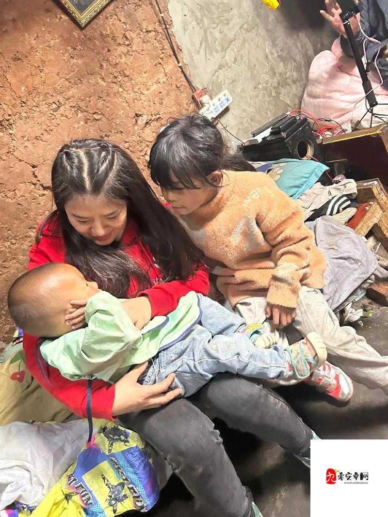 一小孩半夜为女孩吃:充满关爱与温暖的温馨瞬间