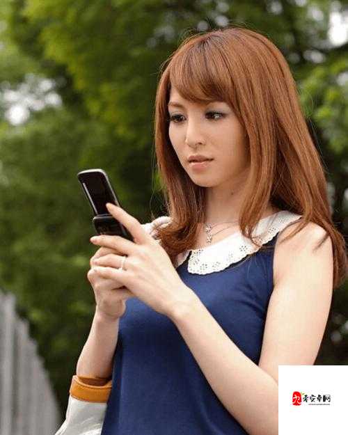 成人电影女优吉沢明歩:日本娱乐圈的传奇人物