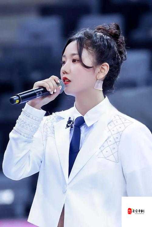十八岁新疆女 RAPPER 深夜激情说唱:展现独特音乐魅力