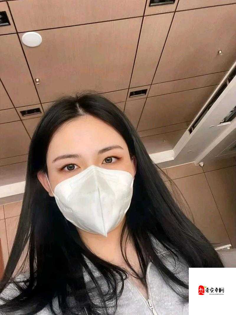 暴雨天被困在公司的女职员:如何在困境中寻找希望之光