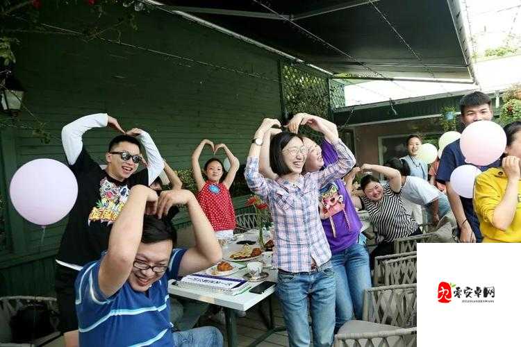 公交车上的私密高 C:在拥挤的城市中,体验别样的刺激与快感