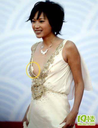 揭秘美女露尿孔露奶头的时尚趋势:如何在不失优雅的前提下展现自然美